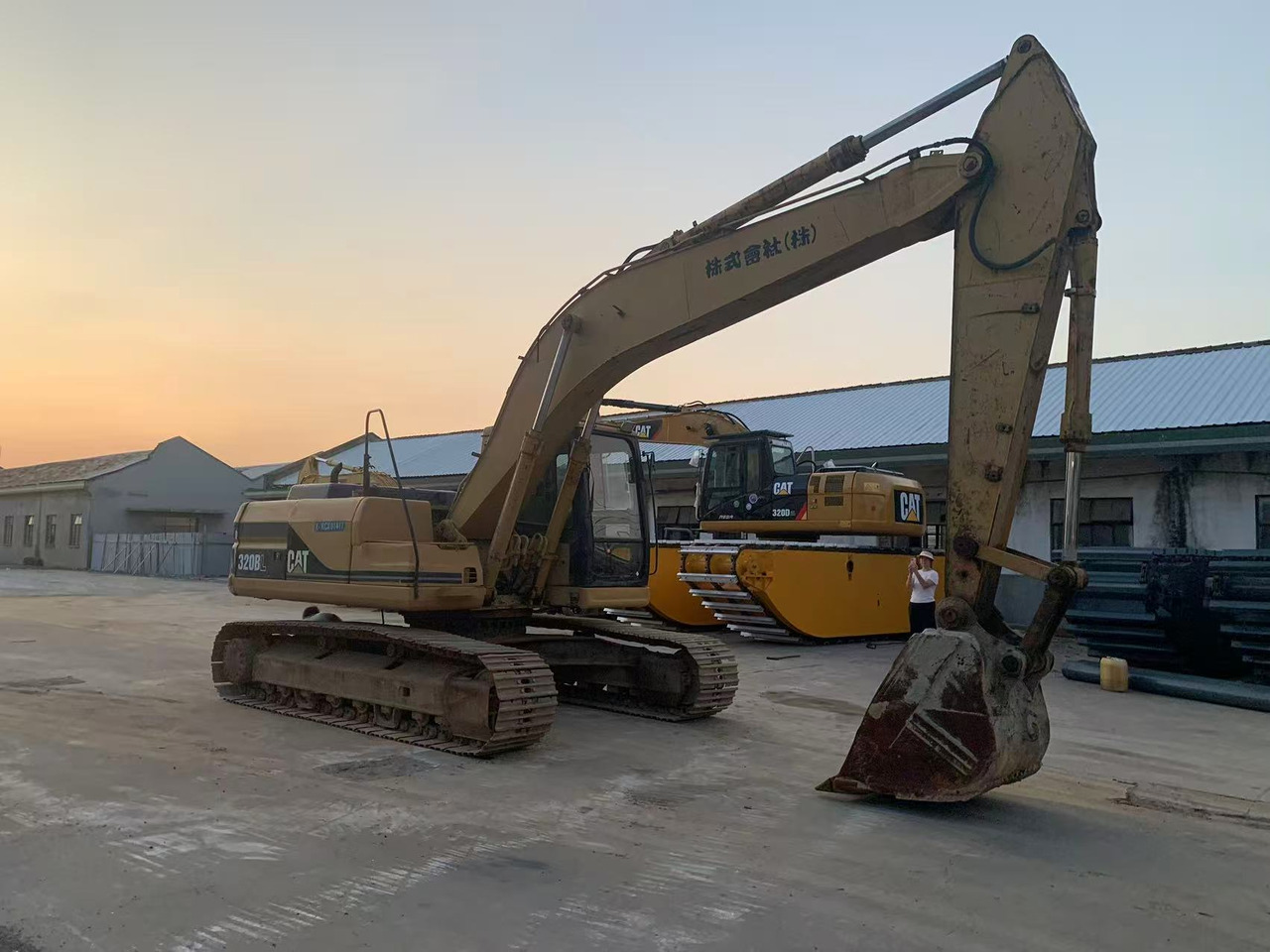CATERPILLAR Tracked Excavator 20 ton Excavator CAT 320B, 320BL - Crawler excavator: picture 1 CATERPILLAR Tracked Excavator 20 ton Excavator CAT 320B, 320BL - Crawler excavator: picture 1