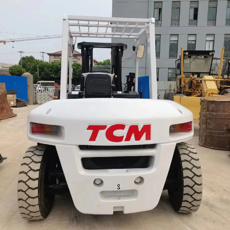 TCM 6 ton Diesel Forklift FD60 with Fork Positioner - Diesel forklift: picture 2 TCM 6 ton Diesel Forklift FD60 with Fork Positioner - Diesel forklift: picture 2