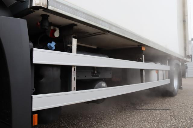 Mercedes-Benz Antos 1832 L - Refrigerator truck: picture 3 Mercedes-Benz Antos 1832 L - Refrigerator truck: picture 3