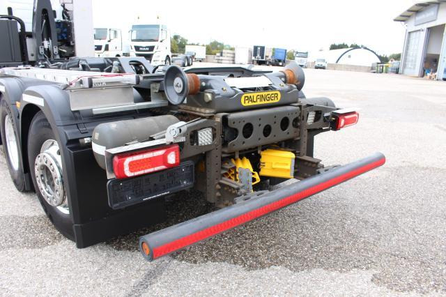 Mercedes-Benz eActros 300 L - Hook lift truck: picture 4 Mercedes-Benz eActros 300 L - Hook lift truck: picture 4