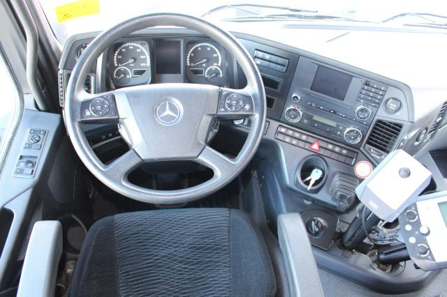 Interior photo 1: Truck Mercedes-Benz Arocs 2036AK BORDMATIK