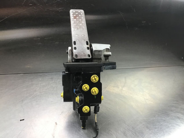 Liebherr Brake Compact Block - Pedal: picture 3 Liebherr Brake Compact Block - Pedal: picture 3