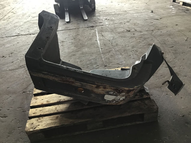Liebherr Counterweight Left - Counterweight for Agricultural machinery: picture 1 Liebherr Counterweight Left - Counterweight for Agricultural machinery: picture 1