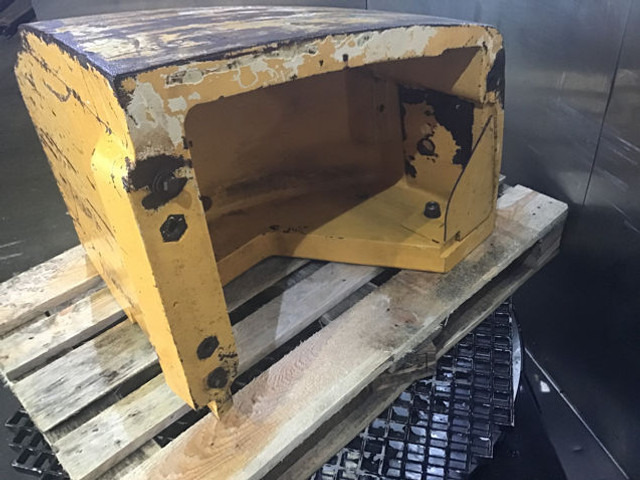 Liebherr Counterweight Right - Counterweight for Agricultural machinery: picture 2 Liebherr Counterweight Right - Counterweight for Agricultural machinery: picture 2