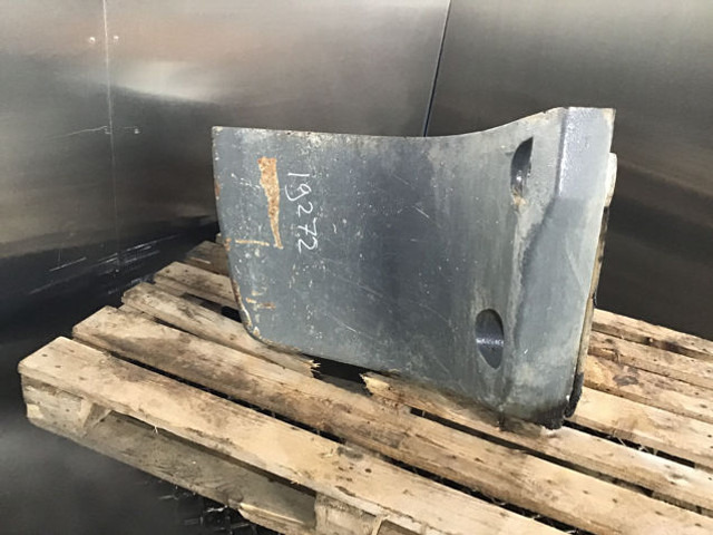 Liebherr Counterweight Right - Counterweight for Agricultural machinery: picture 3 Liebherr Counterweight Right - Counterweight for Agricultural machinery: picture 3
