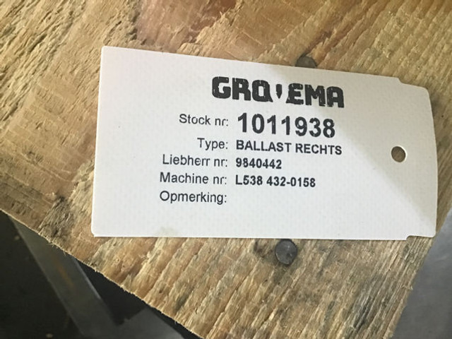 Liebherr Counterweight Right - Counterweight for Agricultural machinery: picture 4 Liebherr Counterweight Right - Counterweight for Agricultural machinery: picture 4