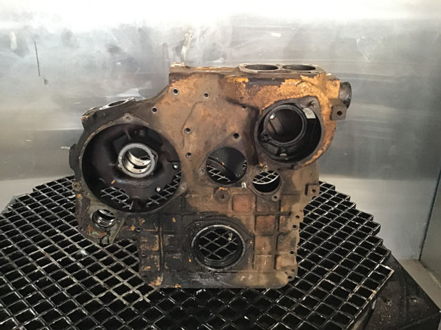 Liebherr Distribution Cover - Engine and parts: picture 4 Liebherr Distribution Cover - Engine and parts: picture 4