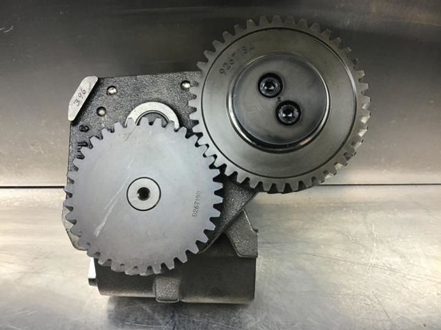 Liebherr Lubricating Oil Pump - Oil pump: picture 3 Liebherr Lubricating Oil Pump - Oil pump: picture 3