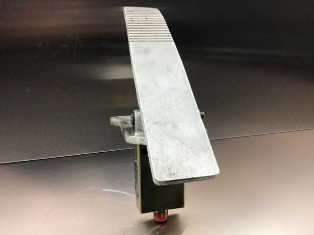 Liebherr Pilot Control Unit - Pedal: picture 1 Liebherr Pilot Control Unit - Pedal: picture 1