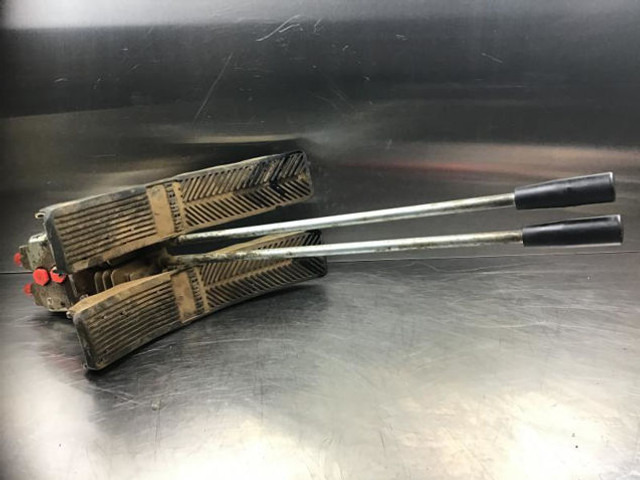 Liebherr Pilot Control Unit - Pedal: picture 3 Liebherr Pilot Control Unit - Pedal: picture 3