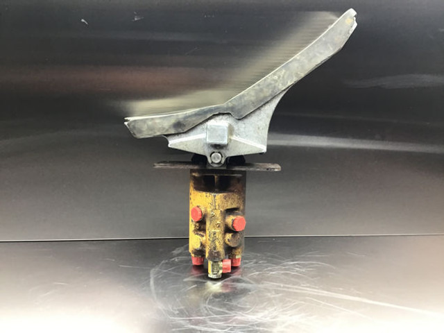 Liebherr Pilot Control Unit - Pedal: picture 3 Liebherr Pilot Control Unit - Pedal: picture 3