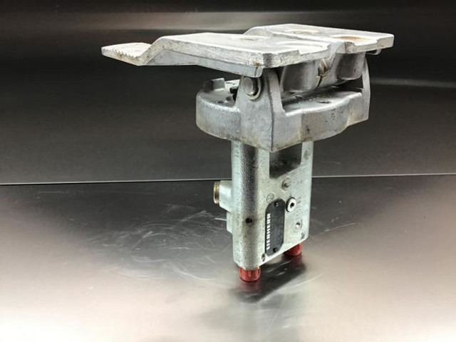 Liebherr Pilot Control Unit - Pedal: picture 2 Liebherr Pilot Control Unit - Pedal: picture 2