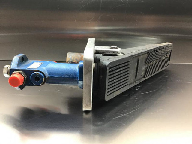 Liebherr Pilot Control Unit - Pedal: picture 1 Liebherr Pilot Control Unit - Pedal: picture 1