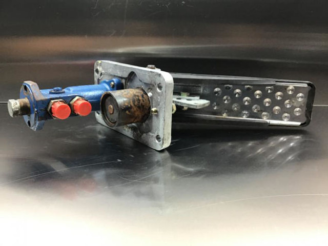 Liebherr Pilot Control Unit - Pedal: picture 2 Liebherr Pilot Control Unit - Pedal: picture 2