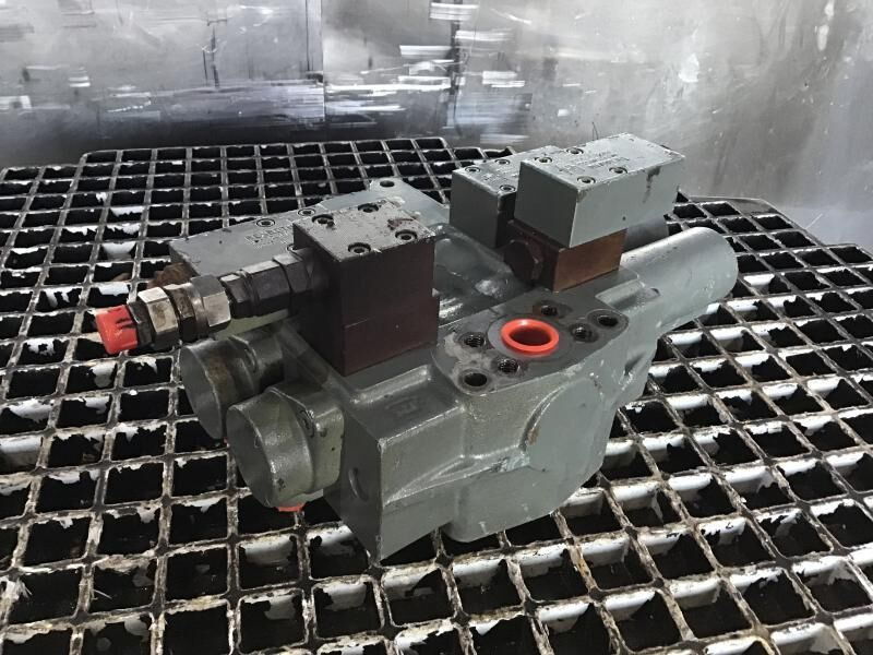 Liebherr R912 Li - Hydraulics: picture 3 Liebherr R912 Li - Hydraulics: picture 3