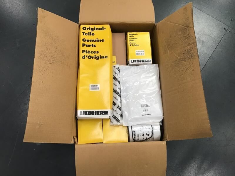 Liebherr Service Kit 1000 hours R906/R916/R926 - Fuel filter: picture 2 Liebherr Service Kit 1000 hours R906/R916/R926 - Fuel filter: picture 2