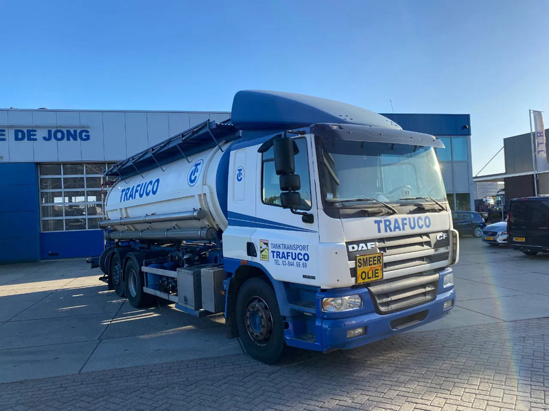 DAF CF 75.310 / Manual / 16000 LT / 5 Compartments / ADR / Euro 3 - Tank truck: picture 3 DAF CF 75.310 / Manual / 16000 LT / 5 Compartments / ADR / Euro 3 - Tank truck: picture 3