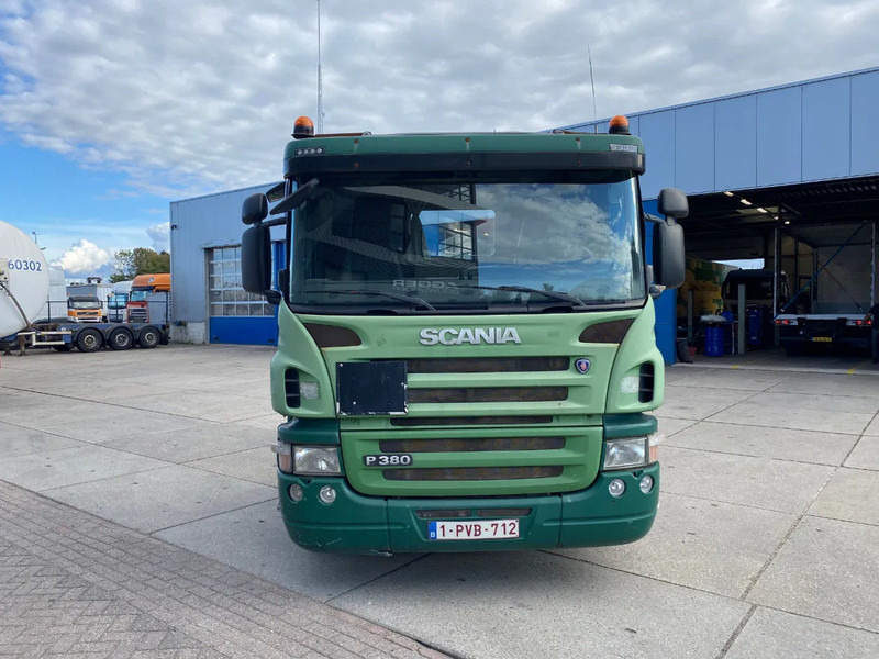 Scania P380 / Semi-automatic / ADR / Euro 4 - Tractor unit: picture 2 Scania P380 / Semi-automatic / ADR / Euro 4 - Tractor unit: picture 2