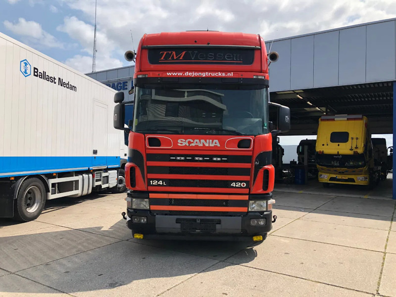 Scania R124-420 / Manual / Euro 3 - Tractor unit: picture 2 Scania R124-420 / Manual / Euro 3 - Tractor unit: picture 2