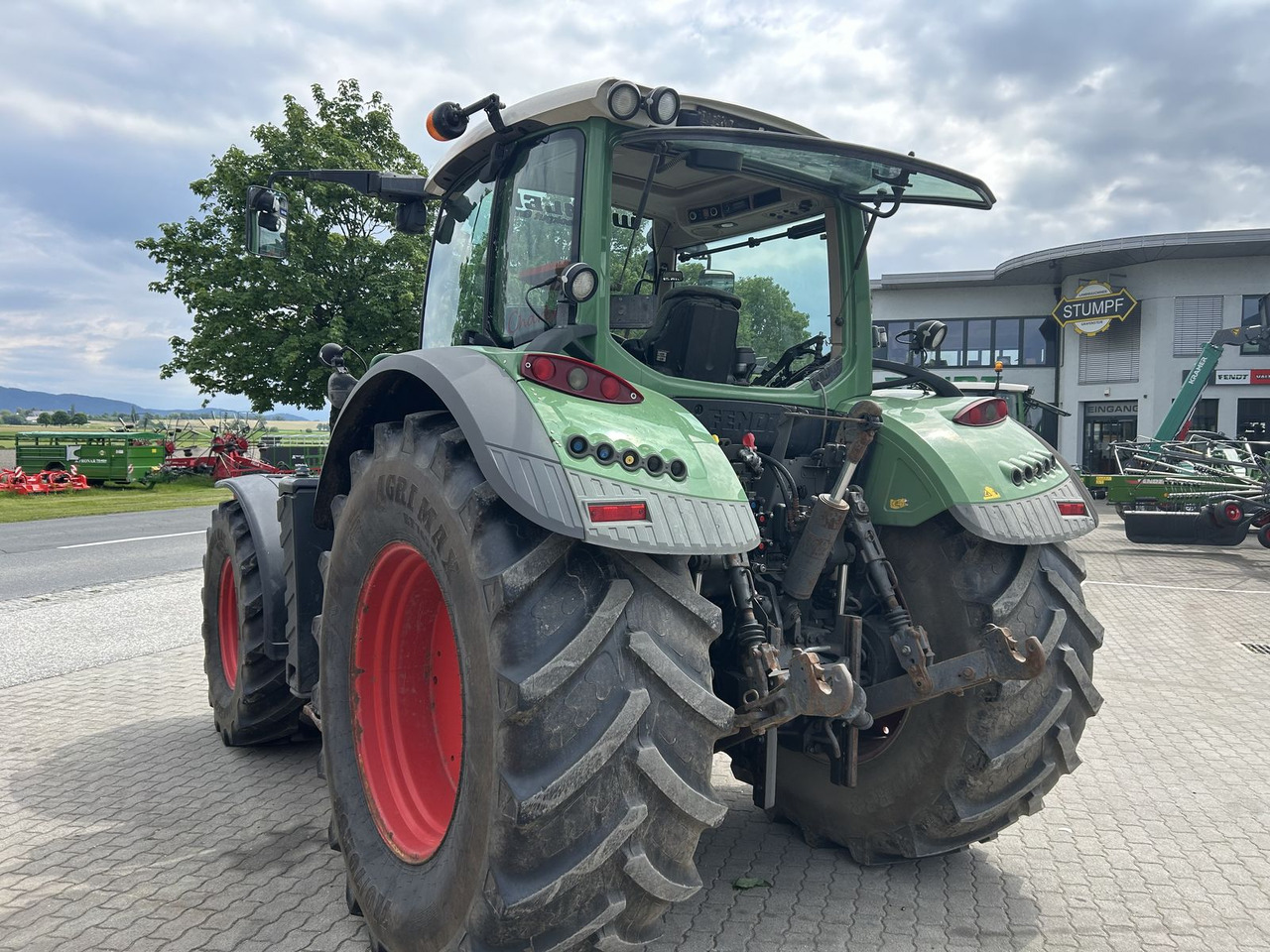 Fendt 724 Vario - Farm tractor: picture 4 Fendt 724 Vario - Farm tractor: picture 4