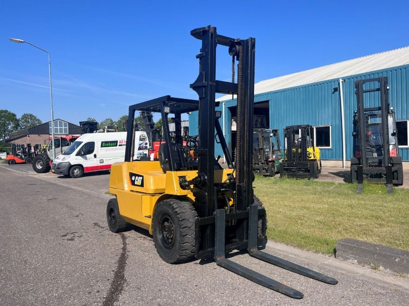 Caterpillar DP40K2 - Diesel forklift: picture 2 Caterpillar DP40K2 - Diesel forklift: picture 2