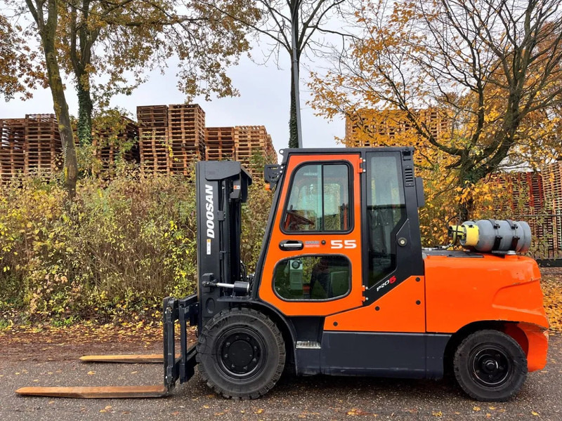 Doosan G55C-5 1593 HOURS - LPG forklift: picture 2 Doosan G55C-5 1593 HOURS - LPG forklift: picture 2