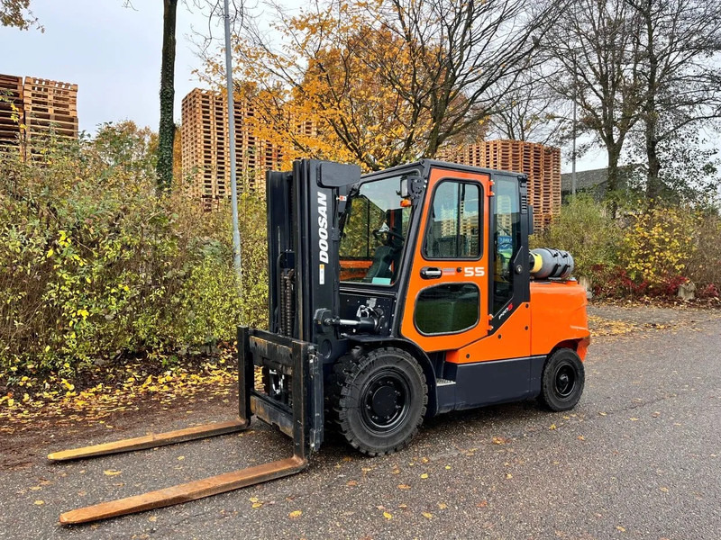 Doosan G55C-5 1593 HOURS - LPG forklift: picture 4 Doosan G55C-5 1593 HOURS - LPG forklift: picture 4