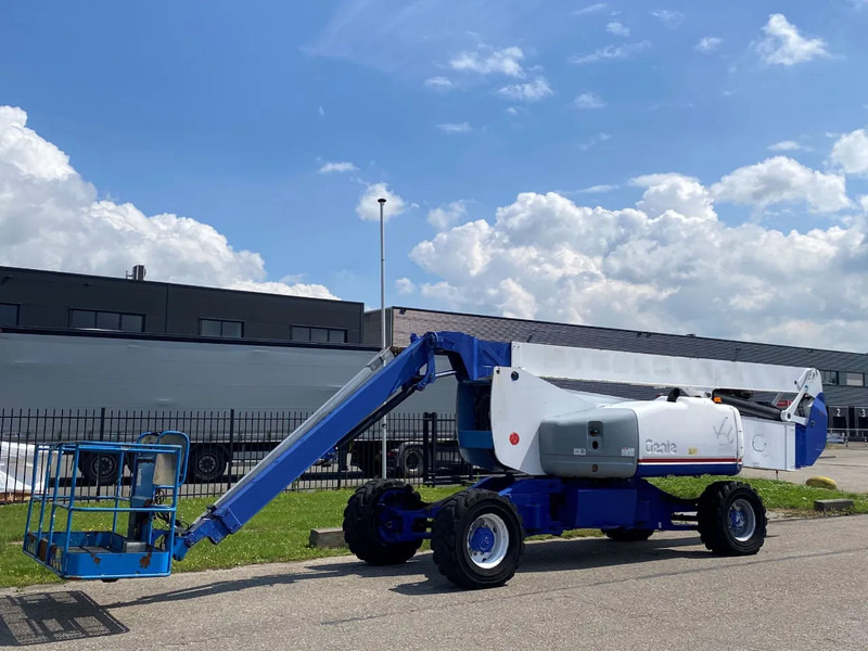Genie Z-135 - Articulated boom: picture 1 Genie Z-135 - Articulated boom: picture 1