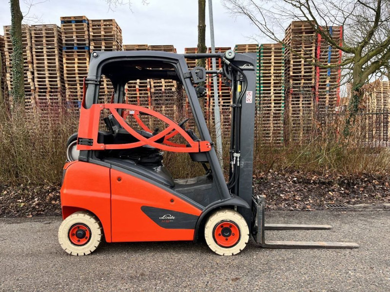 Linde H18T-01 - LPG forklift: picture 1 Linde H18T-01 - LPG forklift: picture 1