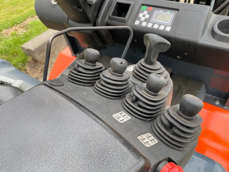 Electric forklift Toyota 8FBMT40: picture 8