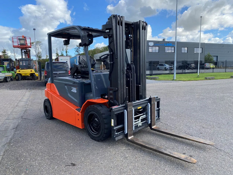 Toyota 8FBMT45 - Electric forklift: picture 1 Toyota 8FBMT45 - Electric forklift: picture 1