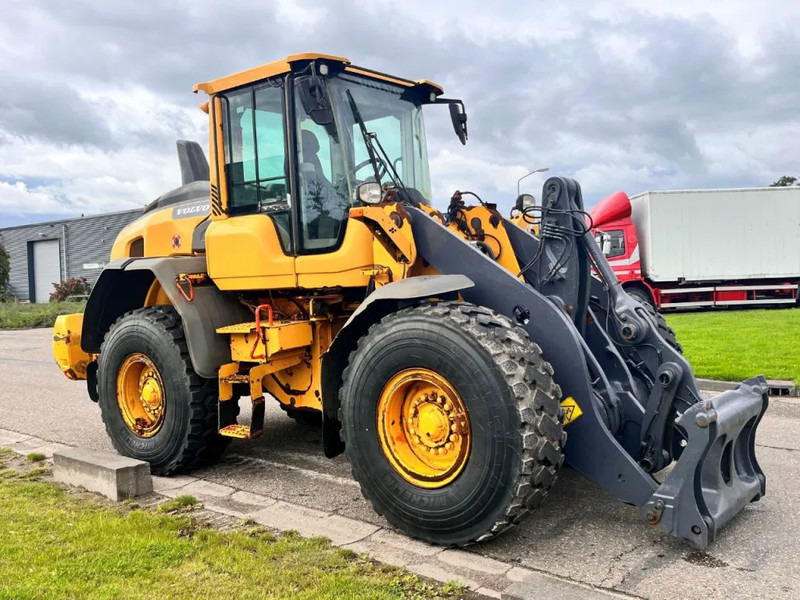 Volvo L90H - Wheel loader: picture 4 Volvo L90H - Wheel loader: picture 4