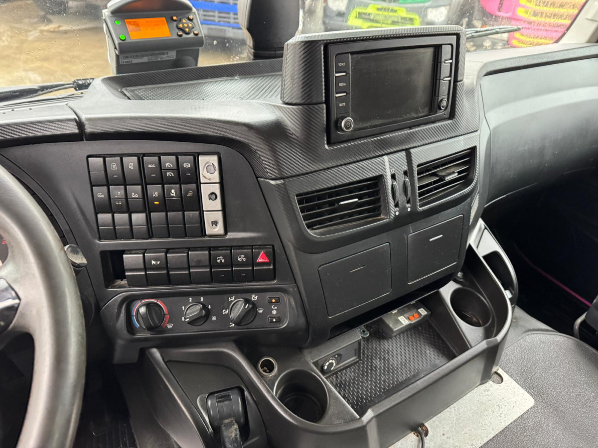 Skip loader truck IVECO Stralis 460 6x2 Welaki: picture 12