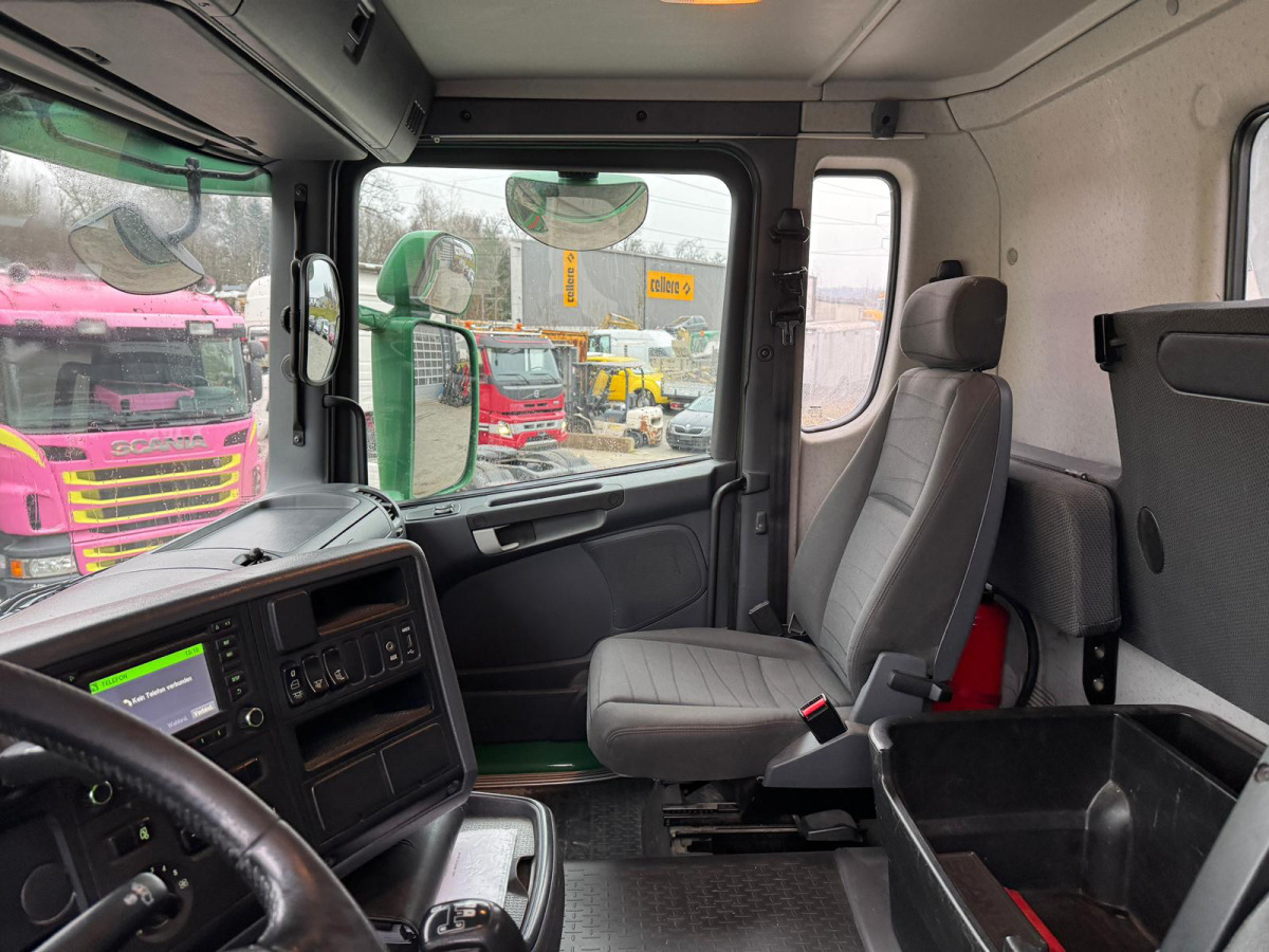 Tipper SCANIA G490 10x4 Dumper: picture 17