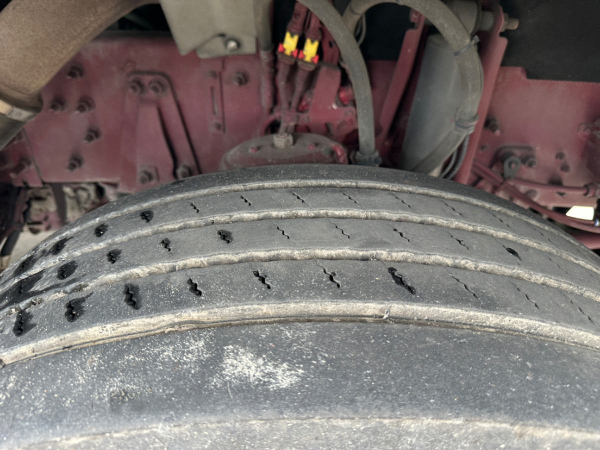 VOLVO FH-420 4x2 LBW - Curtainsider truck: picture 4 VOLVO FH-420 4x2 LBW - Curtainsider truck: picture 4