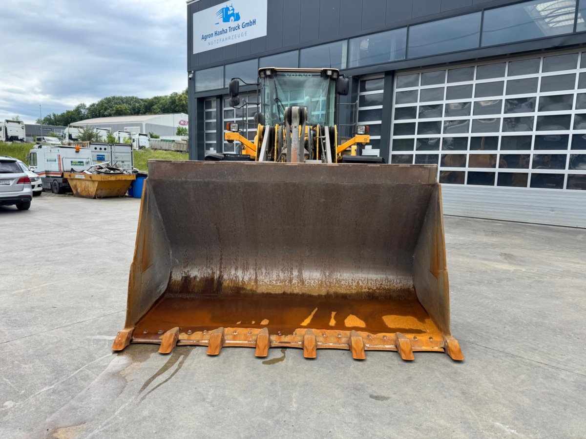 VOLVO L180G - Wheel loader: picture 3 VOLVO L180G - Wheel loader: picture 3