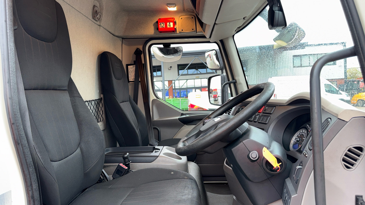 DAF LF 180 - Curtainsider truck: picture 5 DAF LF 180 - Curtainsider truck: picture 5