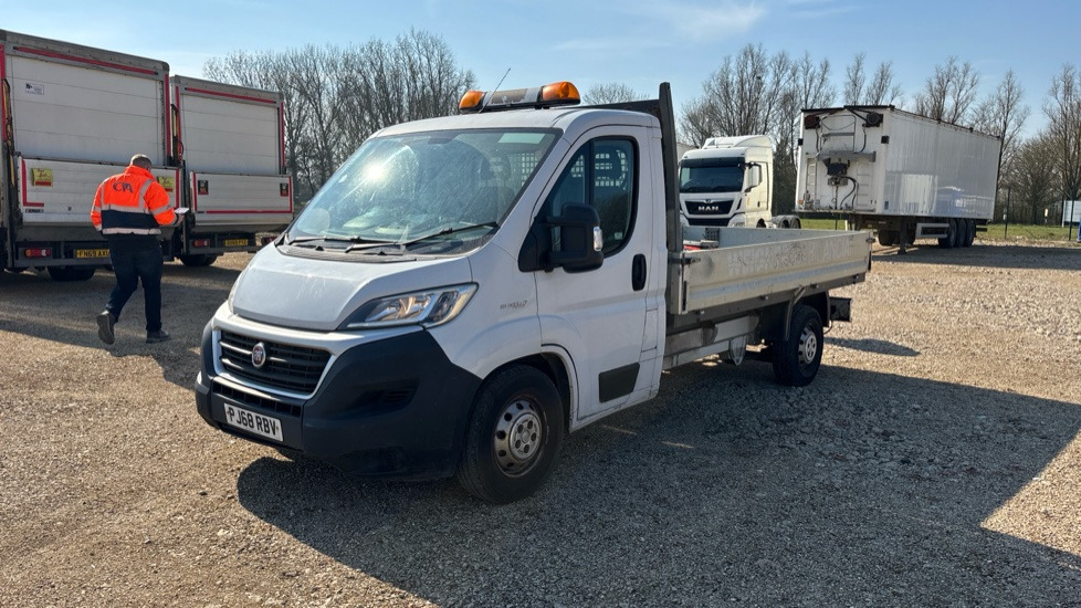 FIAT DUCATO 35 2.3 MULTIJET II 130PS - Flatbed van: picture 2 FIAT DUCATO 35 2.3 MULTIJET II 130PS - Flatbed van: picture 2