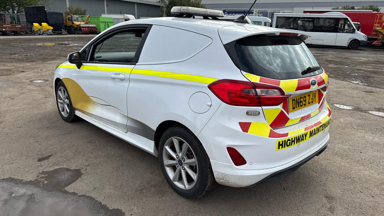 FORD FIESTA 1.5 TDCI 85PS - Car: picture 3 FORD FIESTA 1.5 TDCI 85PS - Car: picture 3