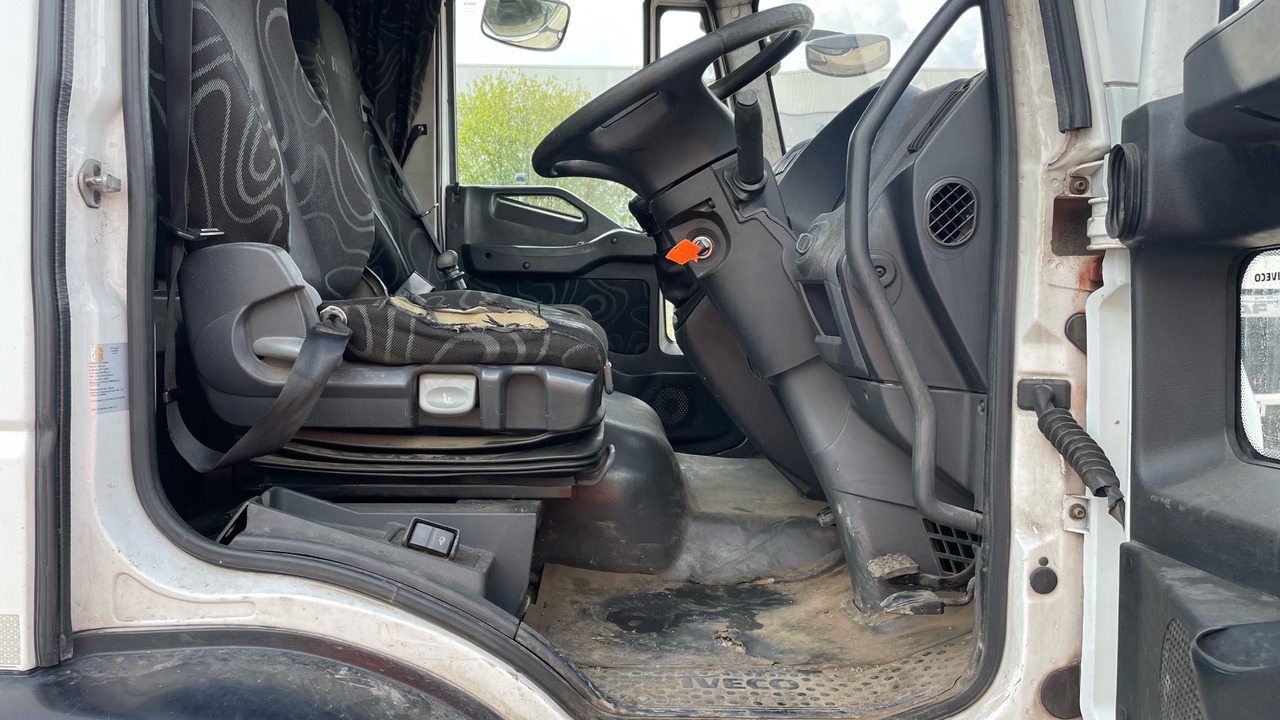 IVECO EUROCARGO 120E18 - Curtainsider truck: picture 5 IVECO EUROCARGO 120E18 - Curtainsider truck: picture 5