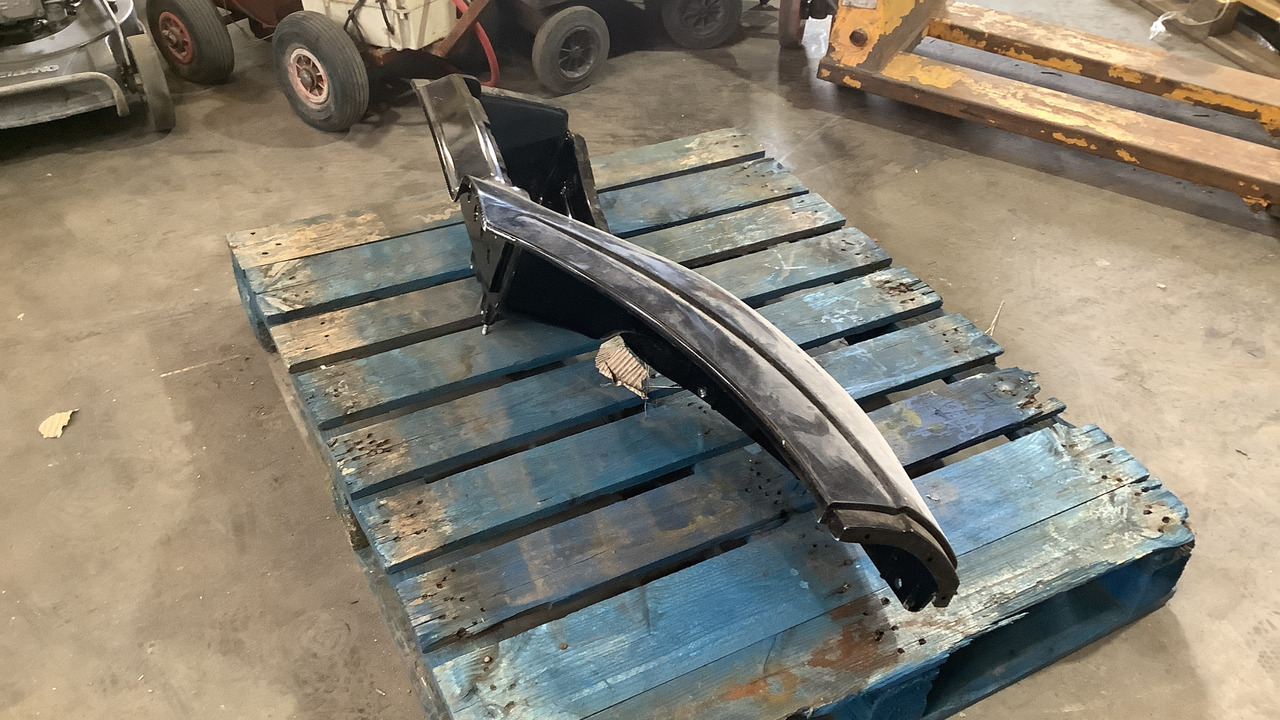 IVECO WHEEL ARCH & STEP - Construction equipment: picture 2 IVECO WHEEL ARCH & STEP - Construction equipment: picture 2