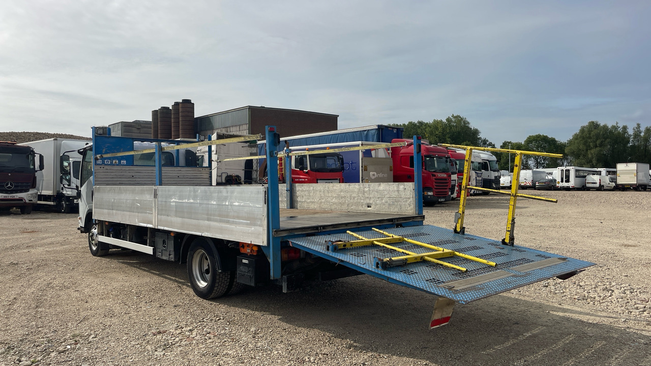 Isuzu N75 190 - Dropside/ Flatbed truck: picture 3 Isuzu N75 190 - Dropside/ Flatbed truck: picture 3