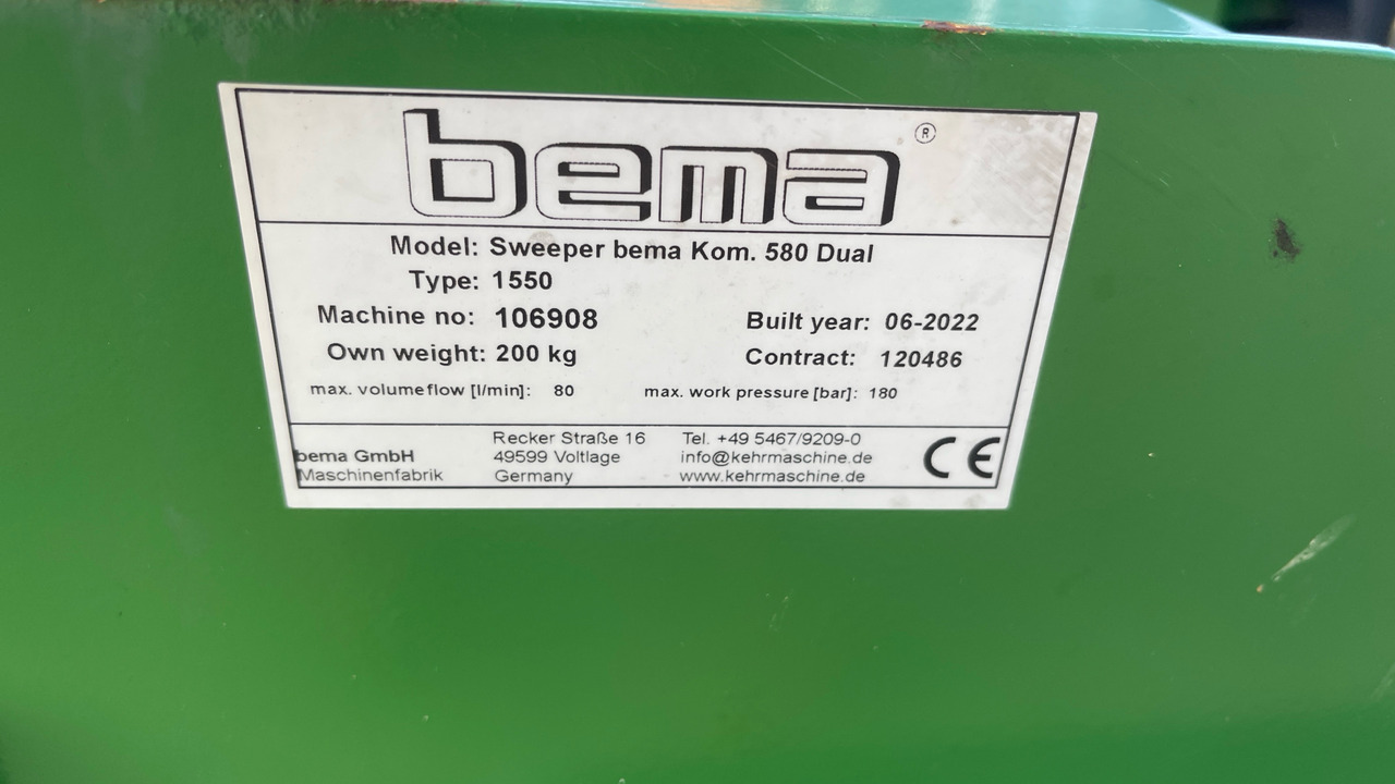 Farm tractor JOHN DEERE 2038R: picture 9