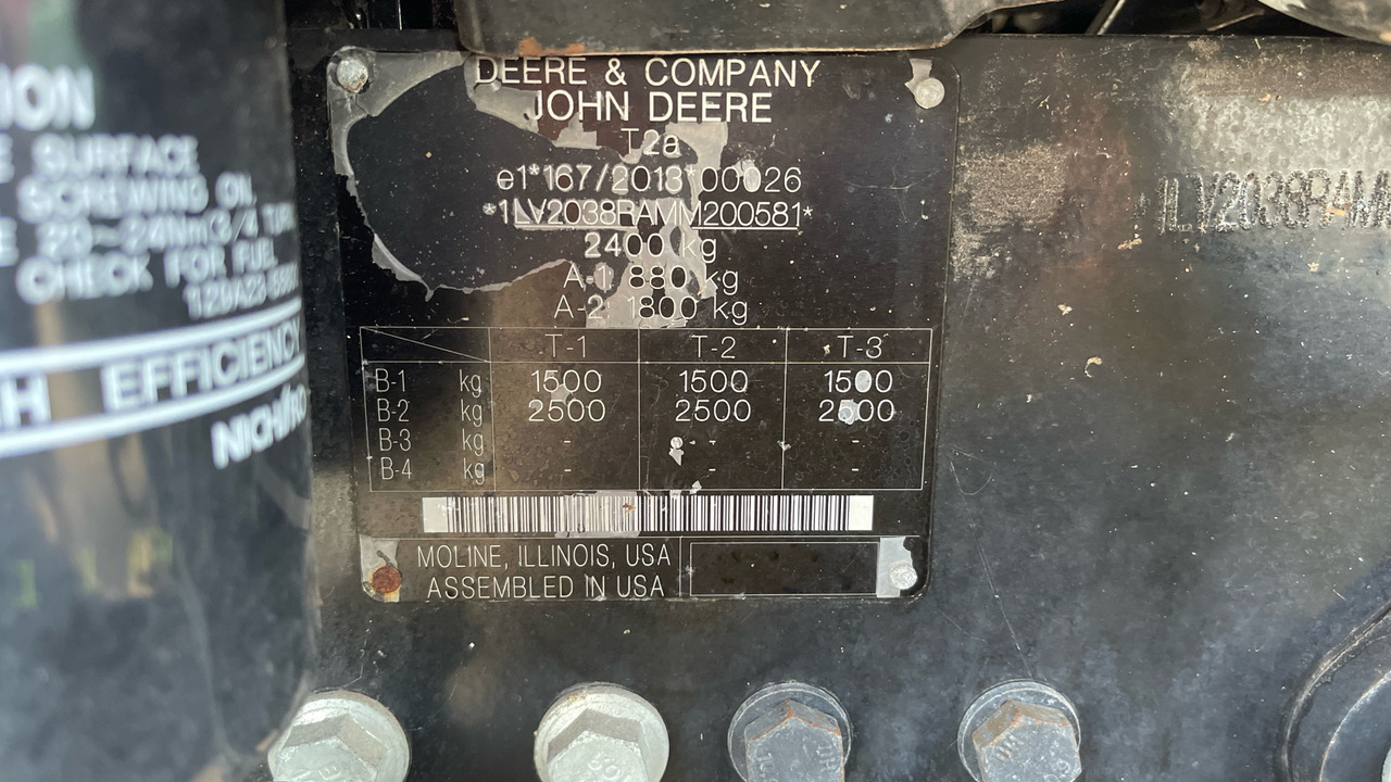 Farm tractor JOHN DEERE 2038R: picture 12