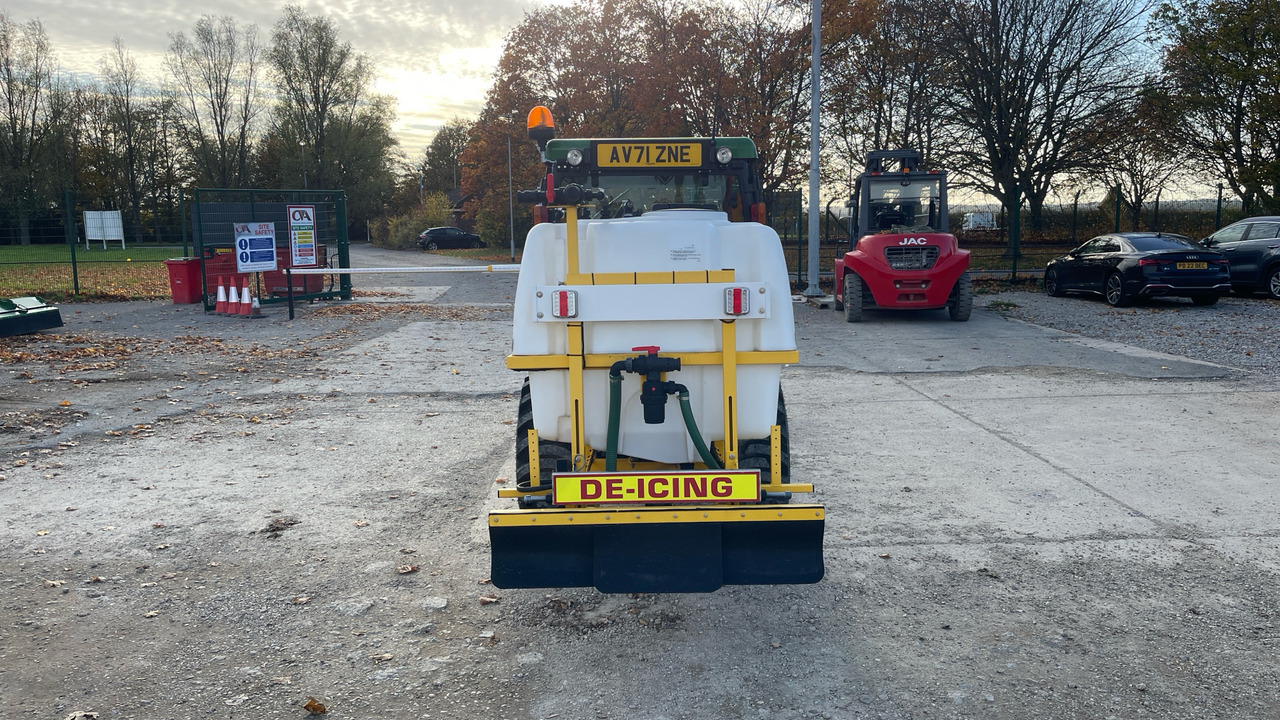 Farm tractor JOHN DEERE 2038R: picture 10