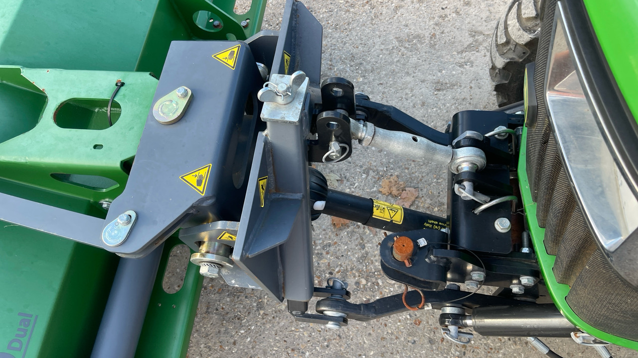 Farm tractor JOHN DEERE 2038R: picture 13