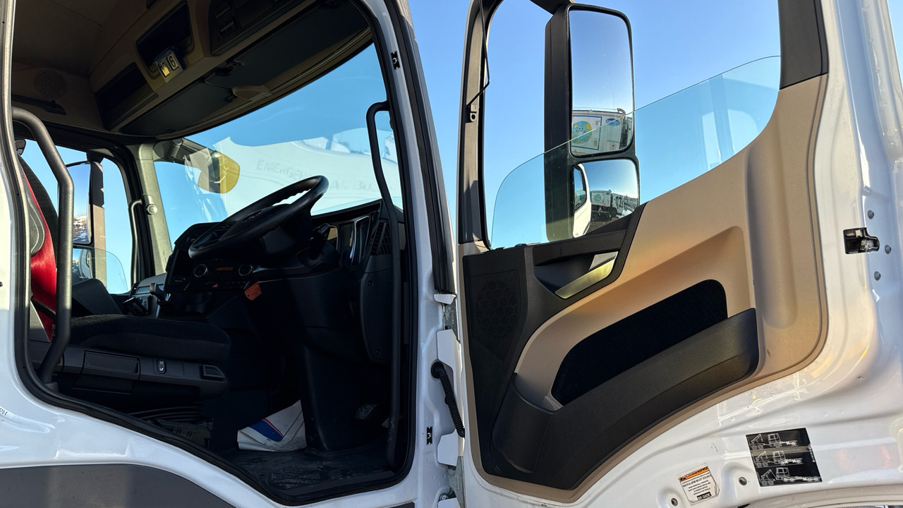 MERCEDES-BENZ ACTROS 1824 - Box truck: picture 5 MERCEDES-BENZ ACTROS 1824 - Box truck: picture 5