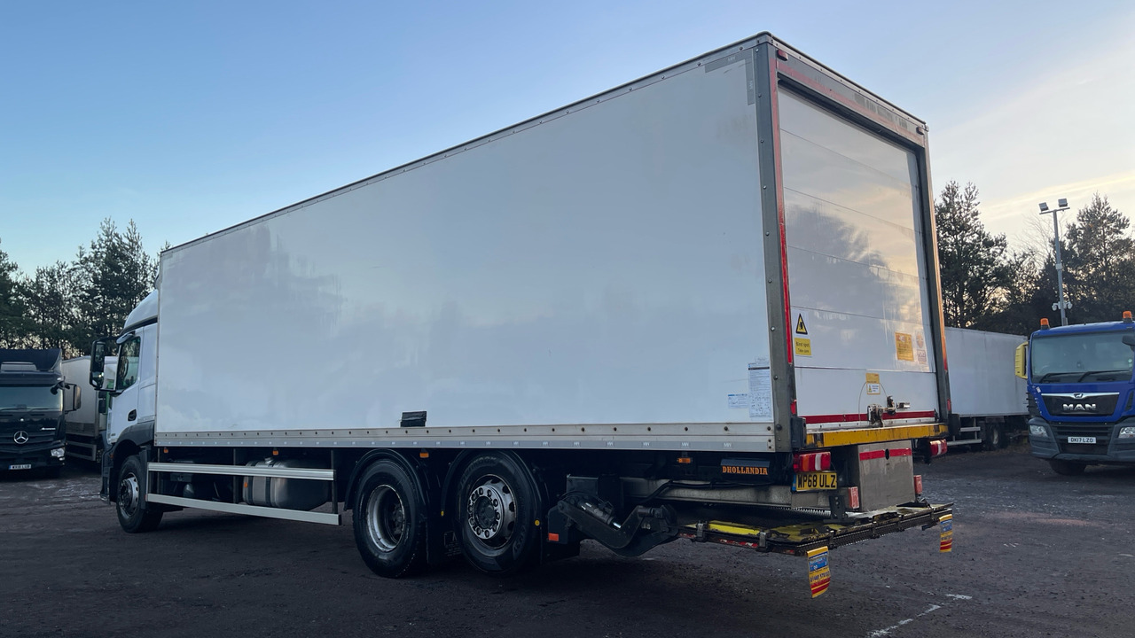 MERCEDES-BENZ ACTROS 2530 - Box truck: picture 3 MERCEDES-BENZ ACTROS 2530 - Box truck: picture 3