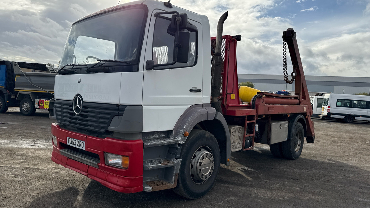 MERCEDES-BENZ ATEGO 1823 - Skip loader truck: picture 2 MERCEDES-BENZ ATEGO 1823 - Skip loader truck: picture 2