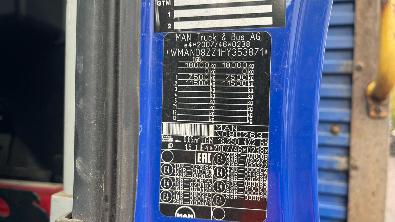 Dropside/ Flatbed truck, Crane truck Man TGM 18.250: picture 12